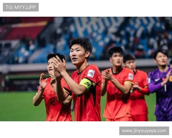 中国足球迎战吉尔吉斯全力争胜期待精彩对决展现实力与团队合作精神