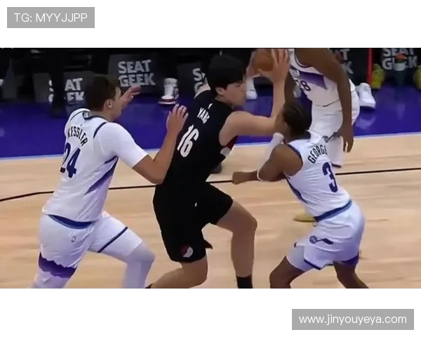 开拓者与勇士赛场冲突引发激烈争执球员情绪失控现场火药味十足