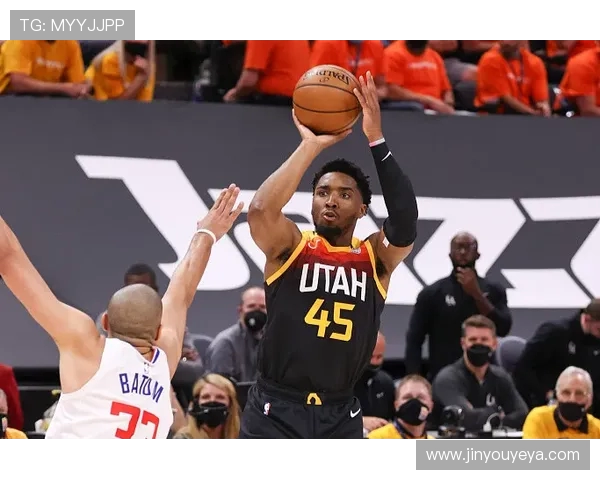 快船与篮网激战正酣腾讯直播全程呈现精彩瞬间与赛场动态