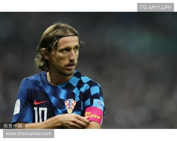 莫德里奇:足球场上的艺术家与传奇中场的完美演绎 莫德里奇:足球场上的艺术家与传奇中场的完美演绎