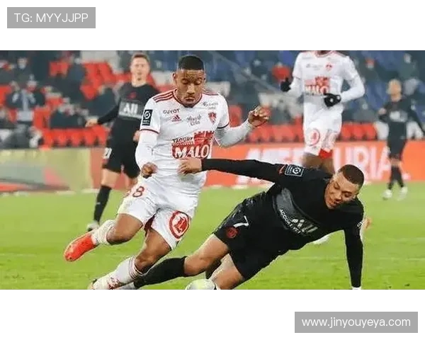 里昂主场迎战布雷斯特能否延续连胜势头分析比赛前景与关键球员表现