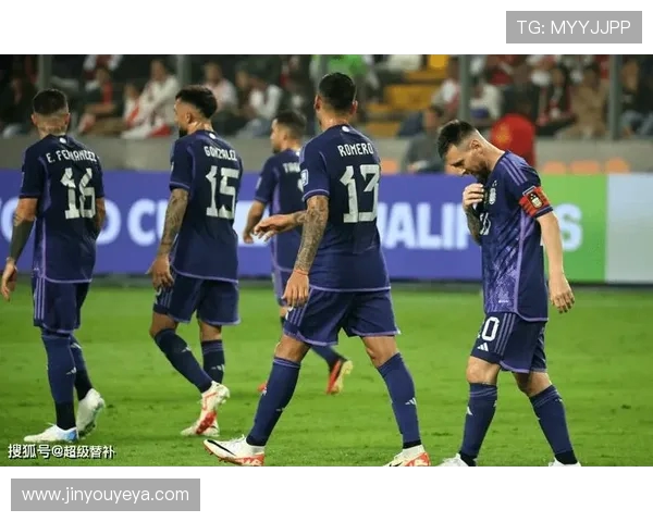 阿根廷与秘鲁激战正酣比分悬念迭起引发球迷热议 阿根廷与秘鲁激战正酣比分悬念迭起引发球迷热议